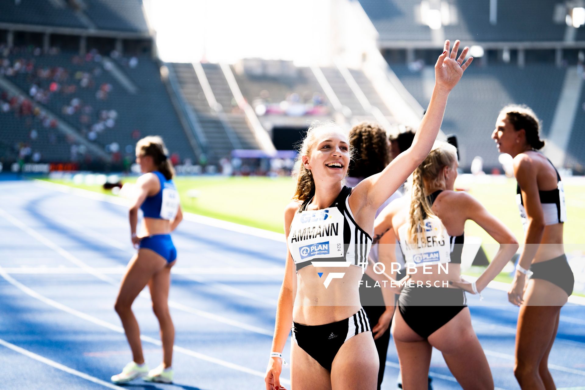 Alina Ammann (TuS Esingen) nach den 800m waehrend der deutschen Leichtathletik-Meisterschaften im Olympiastadion am 26.06.2022 in Berlin